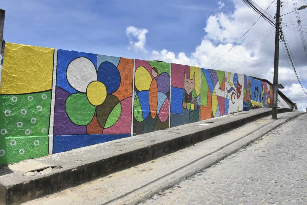 Camacã: Muros pintados das escolas deixam faixadas mais bonitas